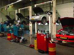 Autobedrijf van Heelsbergen, impressie werkplaats